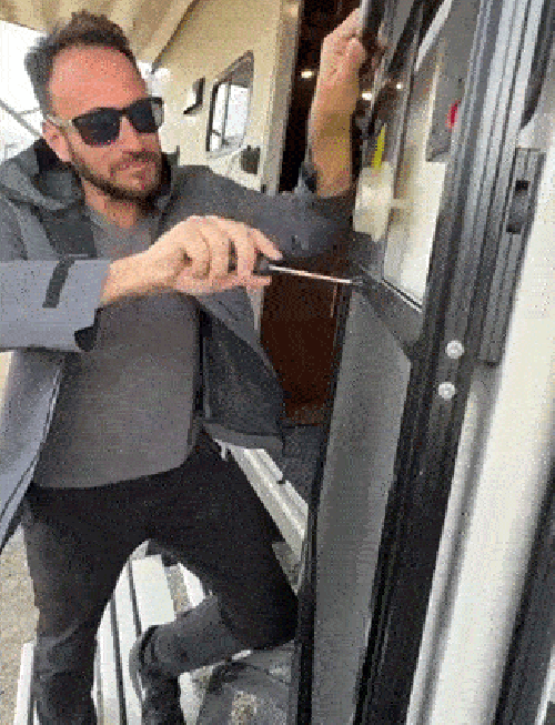 pt-8ed564aa4e35-w500.gif